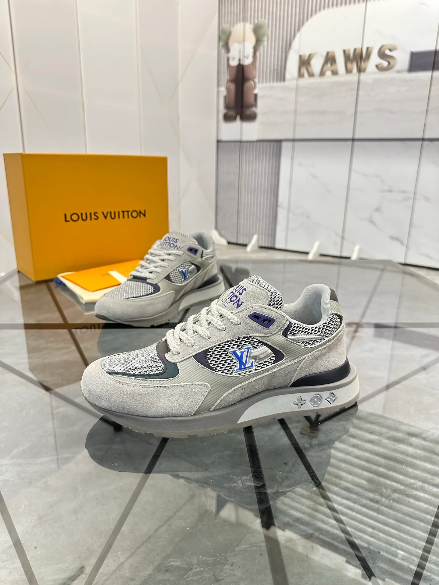 Men's shoes for sale 💰: 💰P660¥ High-end top quality Product trademark: LV * "Louis Vuitton*" low-top casual shoes Regular size: 39-45 (can be customized to 46) Product materials: upper imported first-layer cowhide spliced ​​nubuck leather ➕ breathable cotton mesh, breathable lining, original outsole. No.: H201